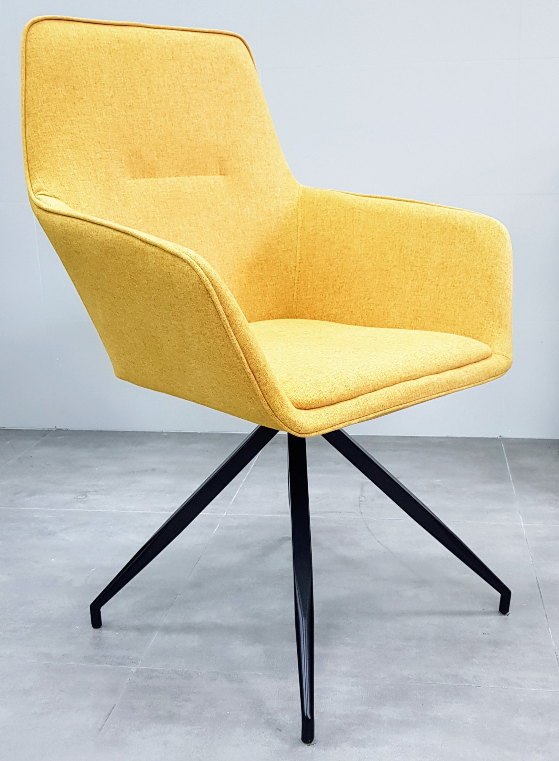 כסא אורח דגם “נאפולי” צהוב