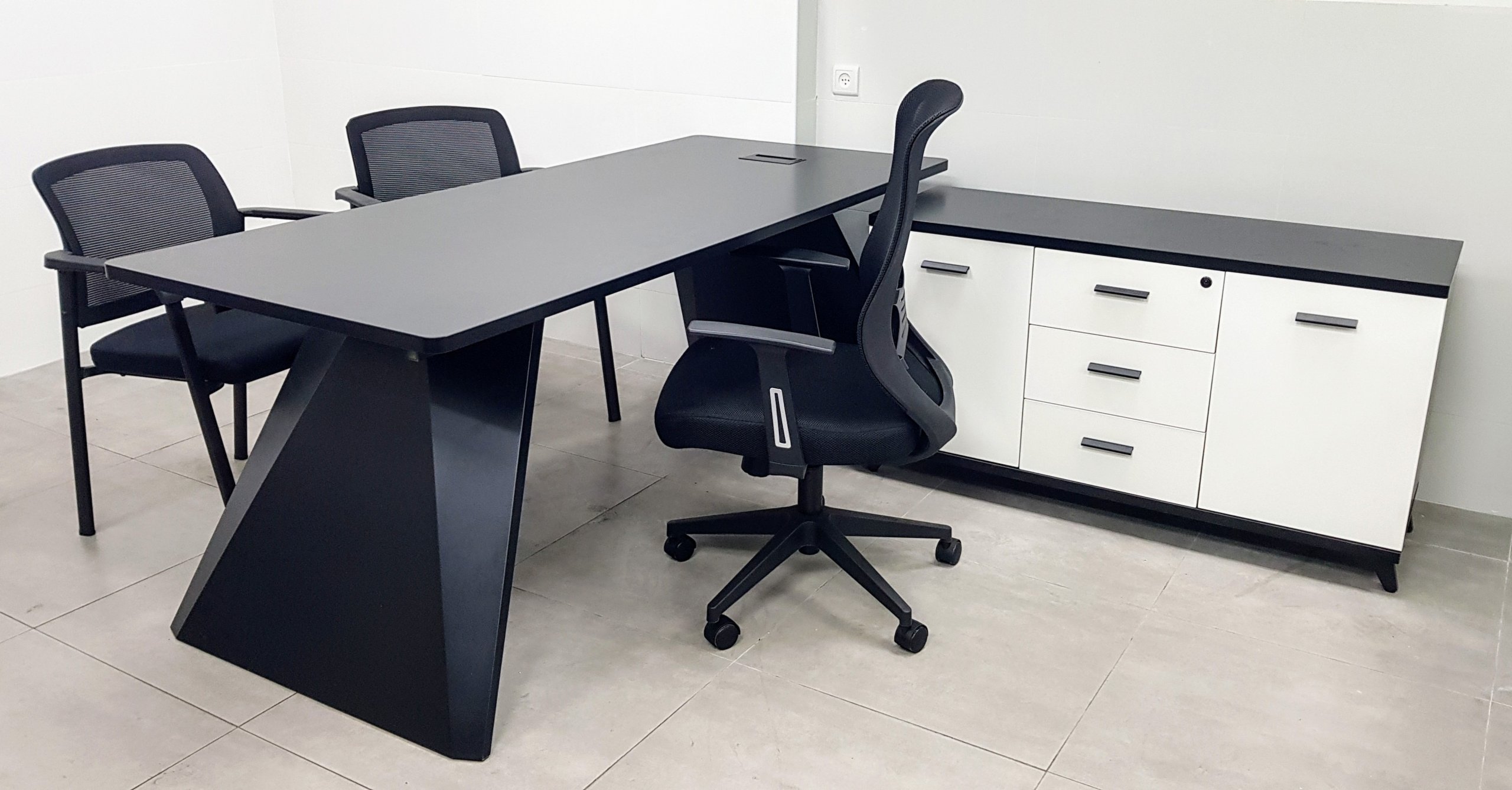 שולחן מנהל 180X80 / 200X80 רגל מתכת סטינג צבע שחור לבן