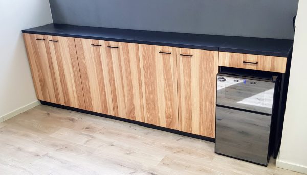 ארון 280X40X75H דלתות משולב מגירה ותא למקרר