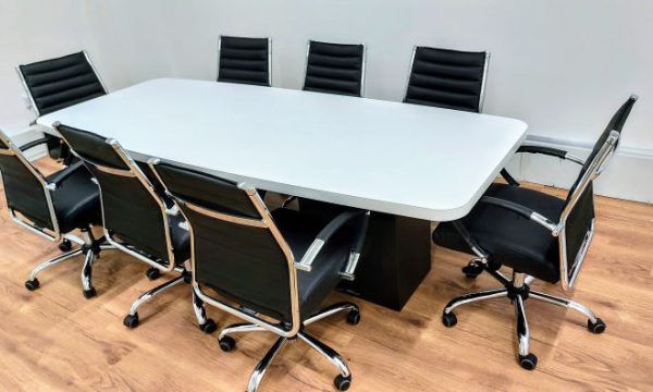 שולחן ישיבות אובלי קנט מעובה 240X120 רגלי קופסא