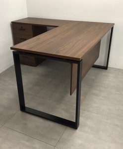 שולחן דגם פלזמה במידה 160X70X160 ס"מ צבע אגוז גוון 303 רגל צבע שחור