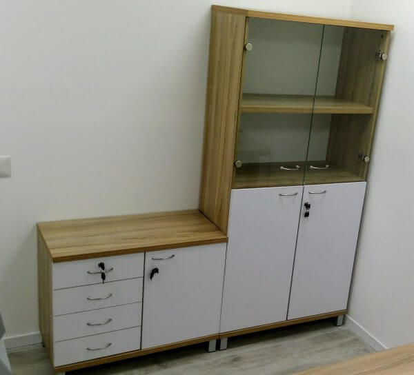 ארון ויטרינה משולב ארונית דלת ומגירות