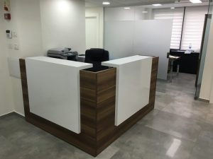 דלפק קבלה מעוצב פינתי  דגם "סטטוס"