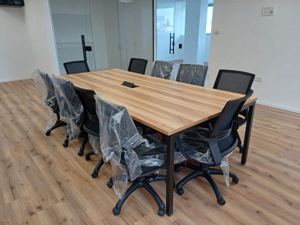 שולחן ישיבות דגם "פאנטום" 240X120 כולל ארון תקשורת