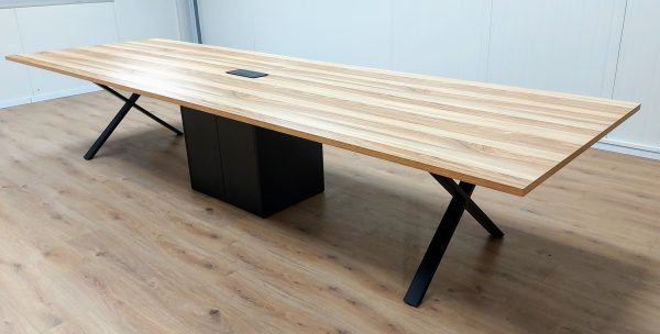 שולחן ישיבות 400X120 רגלי מתכת X כולל ארון תקשורת דלתות פתיחה